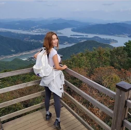 53岁童颜牙医比基尼私照曝光女儿看到妈妈的身材照差点晕过去