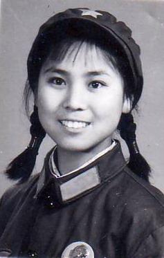 凡是看过电影《英雄儿女》的,无不对王芳的美貌和清纯而难以忘怀.