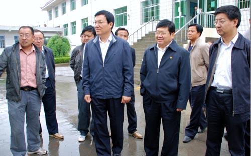 志丹县委,县政府坚持以人为本,综合施策,标本兼治