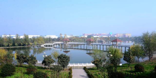 夜幕下的人民公园 来源:郸城县融媒体中心 郸城网打造新媒体直播