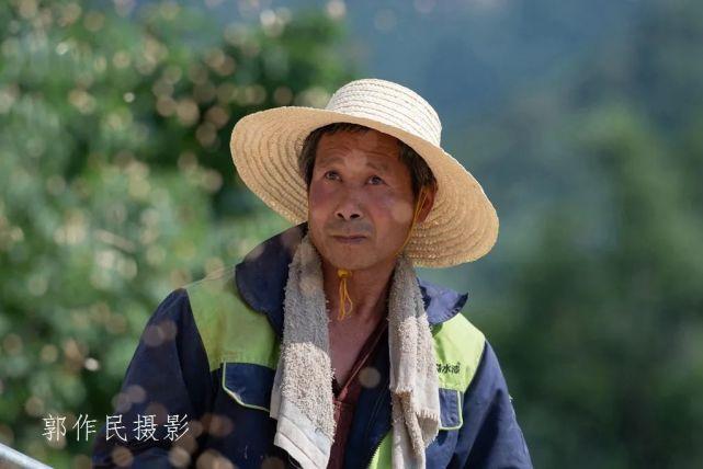 打麦场上庄稼汉