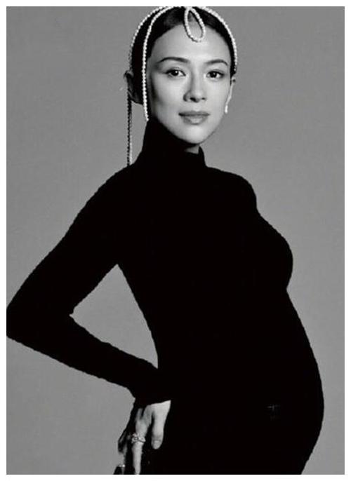 章子怡孕照曝光,雍容华贵典雅温柔,主题为"爱与新生"