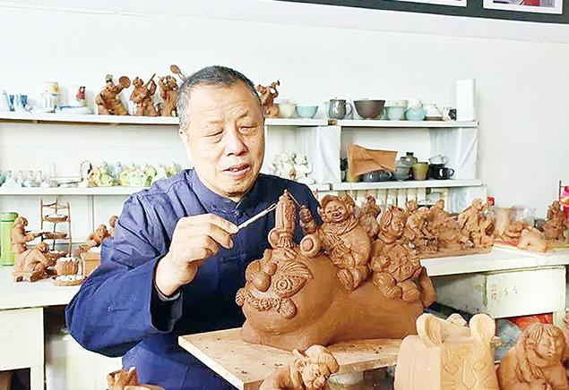 泥塑迎新春虎虎生威过大年