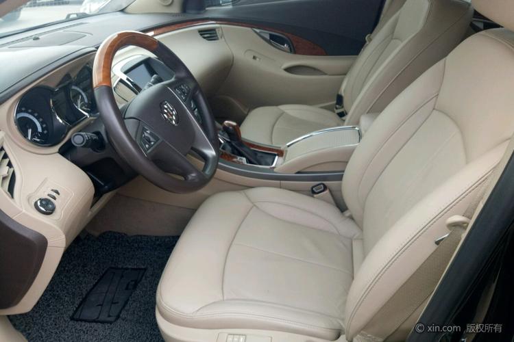 别克君越前排座椅