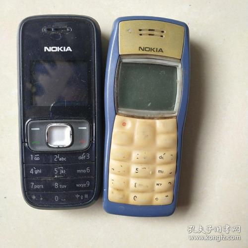 老诺基亚手机两个