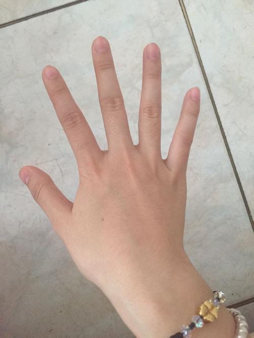 这是右手的照片!农历93年5月生.女 已婚 怀孕2个月 .