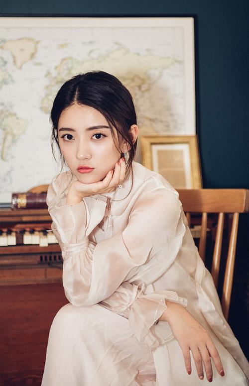 梁洁图片梁洁复古风写真图片