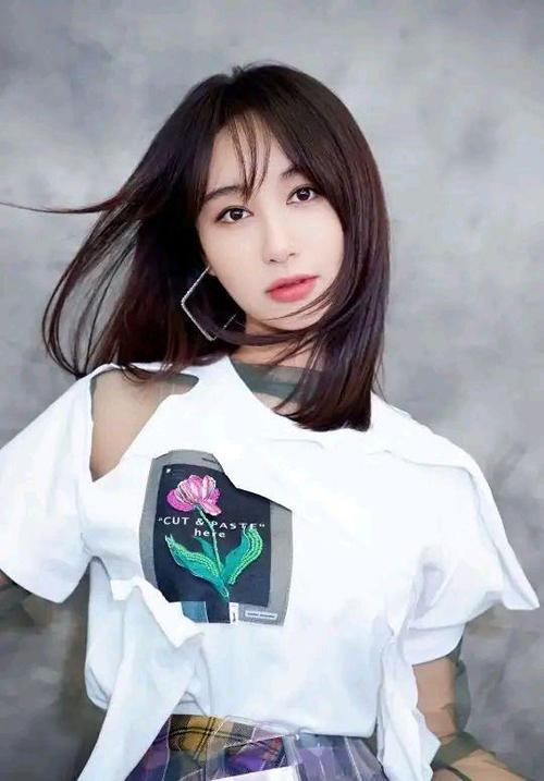 李菲儿精美壁纸:随性洒脱,性感迷人!