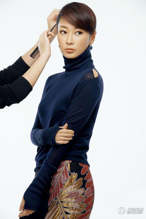 梁静曝光杂志写真