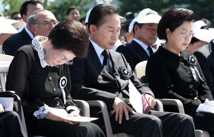 高清图:韩国为金大中举行国葬 数千民众出席