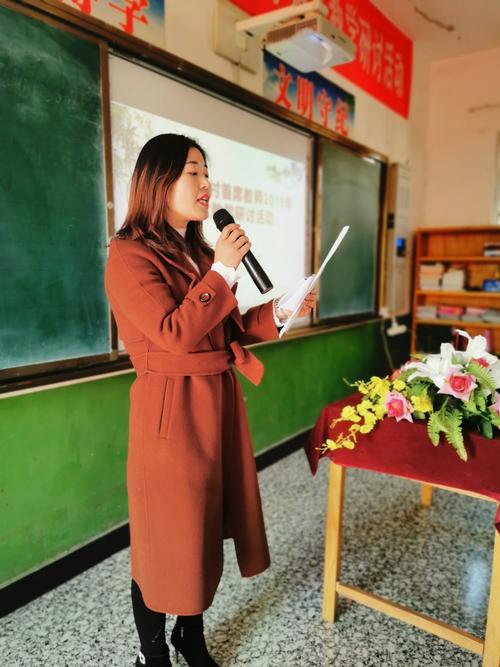 王盼盼老师主持本场活动.