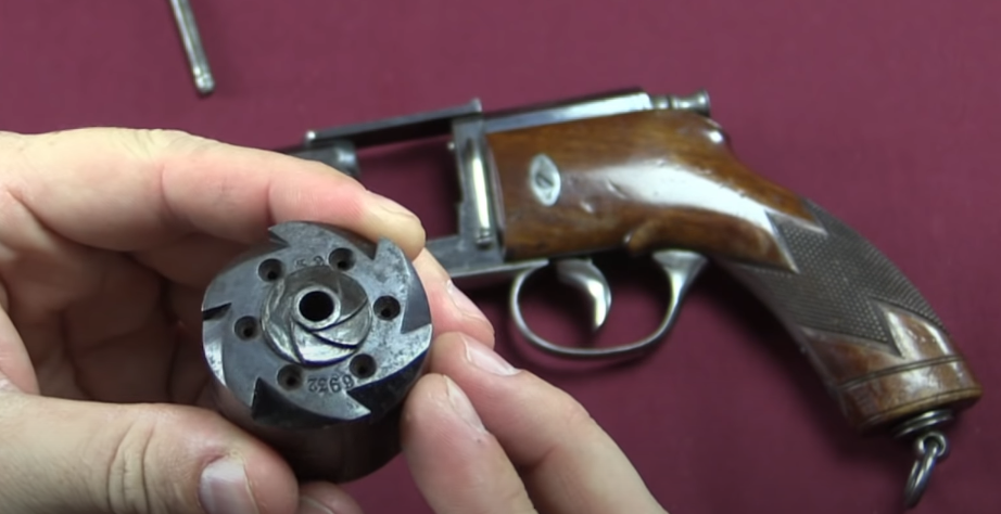 这批手枪大约产了11000支,多数是有钱大爷拿来自卫的,但也有作为警察