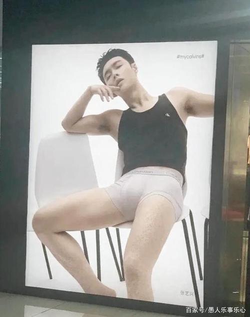 成功当上首位ck代言,张艺兴半裸大秀好身材,引发最新