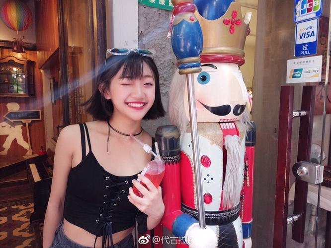 抖音代古拉k 抖音温婉 17岁少女vs22岁初恋脸谁才是抖音"新晋一姐"?