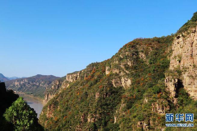 国际国内   黄河丹峡位于河南省三门峡市渑池县北部山区,毗邻黄河,是