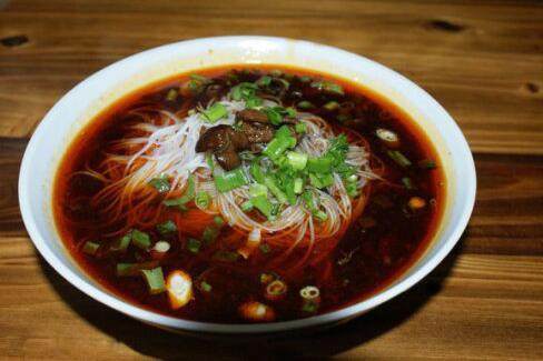 地道的绵阳米粉分为红汤,清汤,对浇三大类