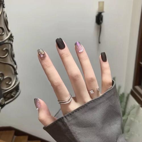 方形短指甲晕染渐变简约跳色美甲图片