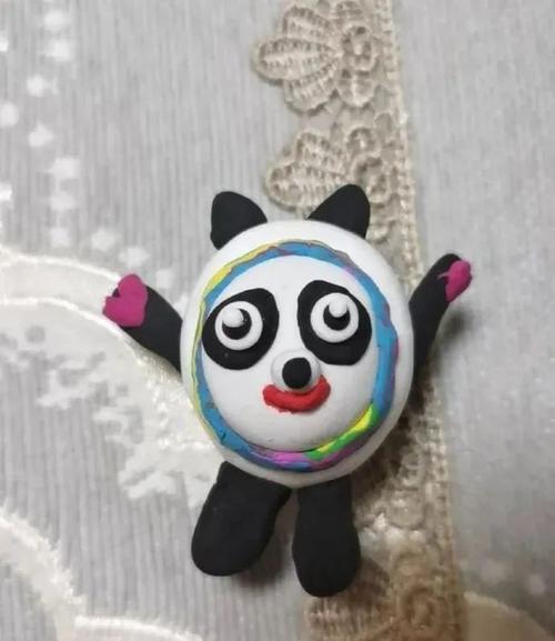 镶钻2700颗的钻石版冰墩墩你就算把我卖了我也买不起啊