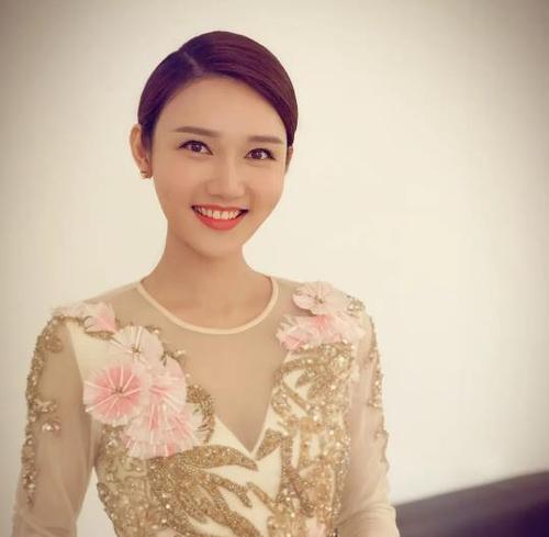 主持人龙洋个人资料简介,主持人龙洋性感照及老公是谁