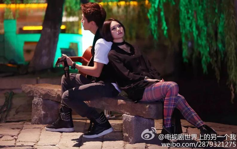 戚薇李承铉的感情开始契机是2012年俩人合作出演电视剧《世界上另一个