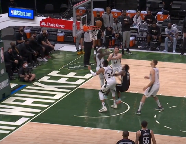 多角度回看字母哥垫脚:兼具稳准狠,还看了欧文一眼,怎么洗?