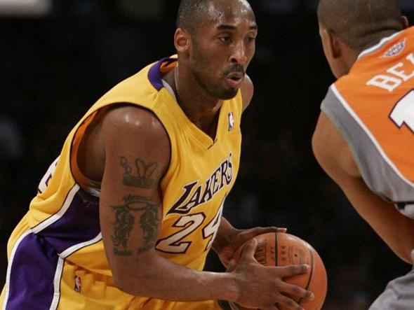 科比17年生涯回顾:五冠王压奥尼尔 跟腱存隐患