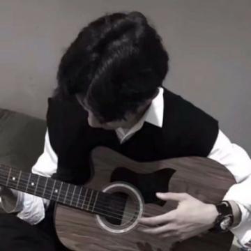 2019最新男生微信头像伤感霸气懂你的人比爱你的人重要