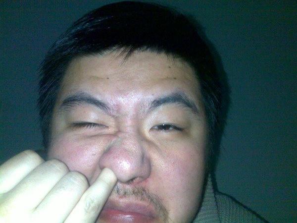 我们都爱抠鼻屎