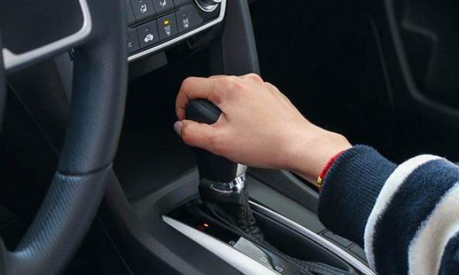 自动挡正确起步方式绝大多数人不知道,这样起步不伤车
