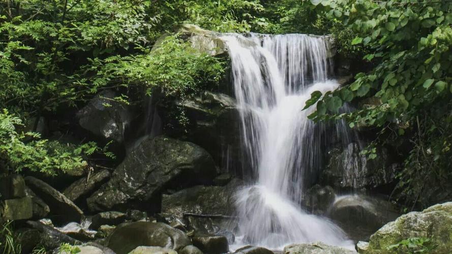 余姚四明山白水冲瀑布