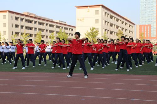 三军齐动,斗志昂扬——记唐山一中2019级课间操比赛
