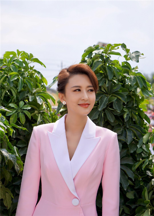 虽然节目这么多但是粉丝仍然难熬,毕竟张蕾没有社交账号也从不与粉丝