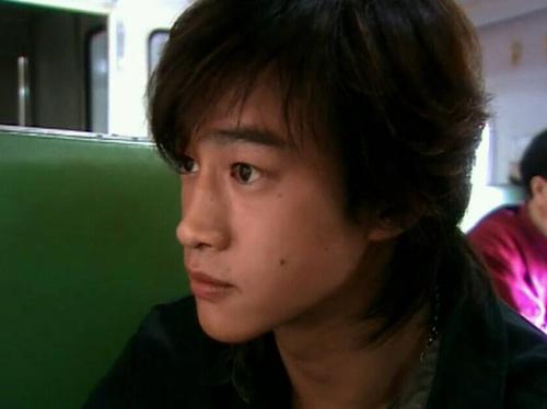 盘点娱乐圈脸上有痣的暖男明星何润东吴尊李钟硕榜上有名