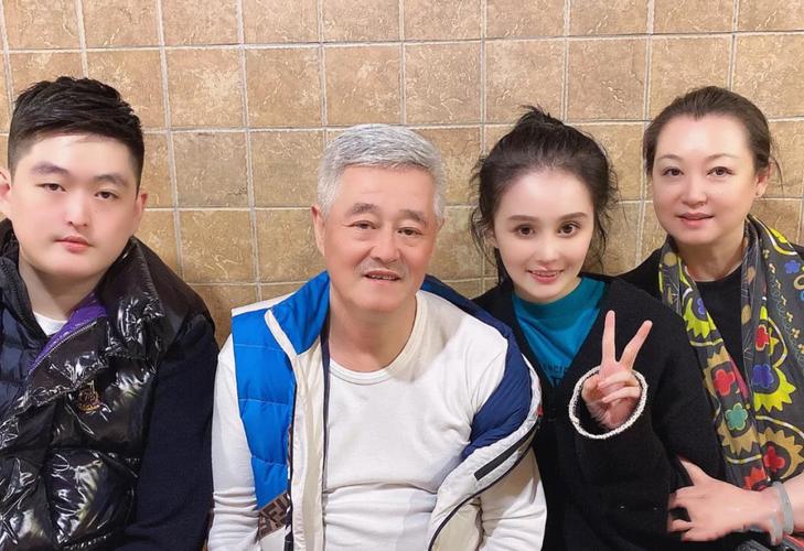 赵本山的妻子马丽娟在直播时,谈起了女儿球球的近况,她爆料称