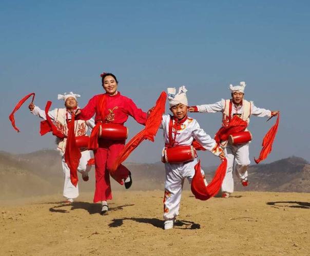 安塞腰鼓舞动在黄土高原的雄风—-石广元摄影