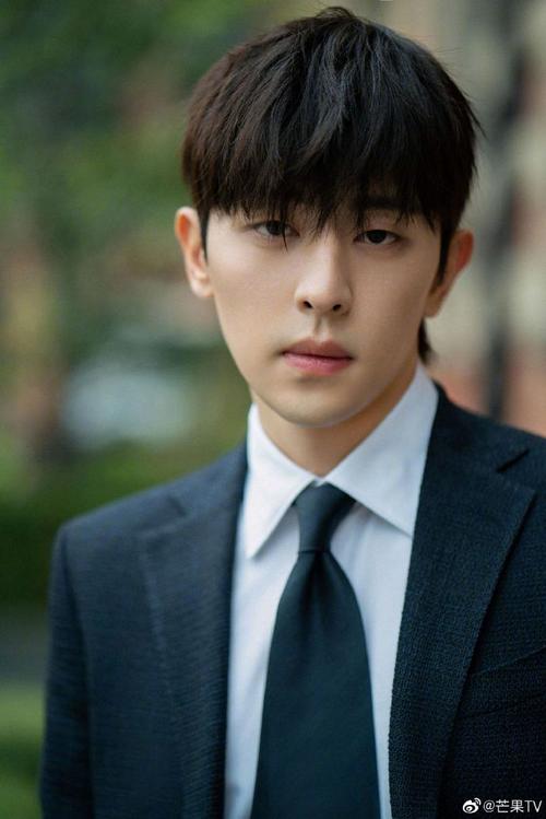 是率真伦队尽显综艺团魂,更是重情义的"石家庄之光",祝@邓伦29岁生日