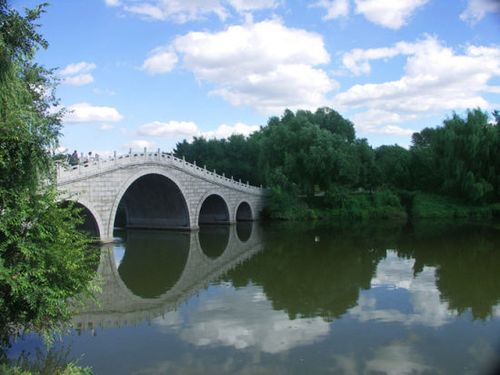 中国 吉林省 长春 长春动植物园 正文   园内地型复杂,人工湖将公园