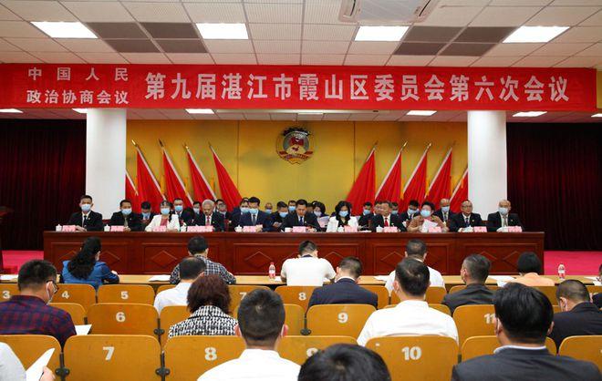 市政协副主席沈耀,区委书记龙小艾,区委副书记,区长杨杰东,区人大