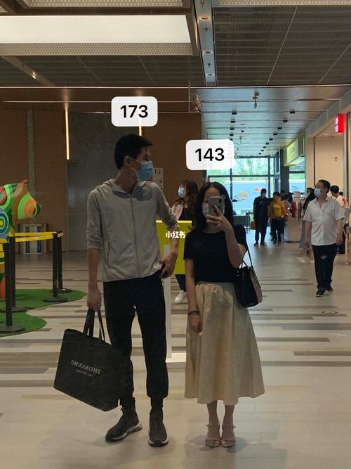 143小个子|30cm身高差_小个子_最萌身高差_生活记录