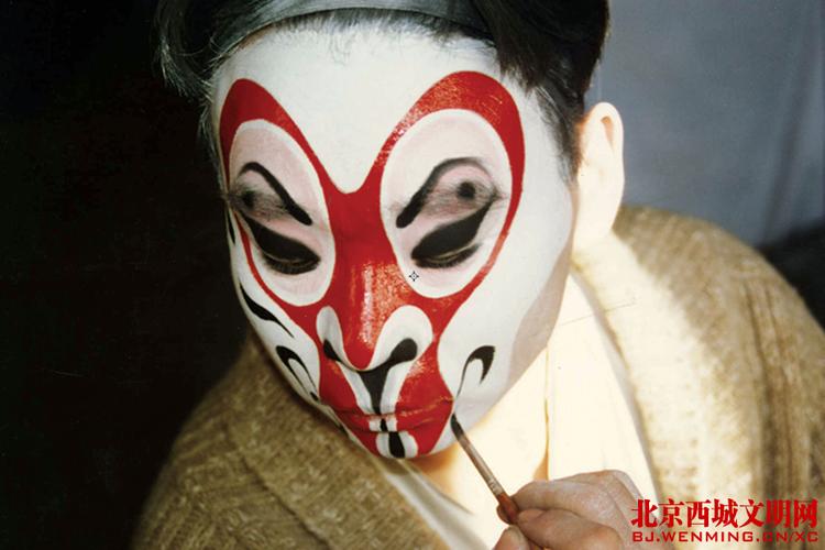 "拼命三郎"松岩:四十载风雨坚守 情铸"京剧魂"