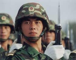 持枪礼.摄影/记者 岱天荣