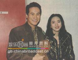 梅艳芳于前晚由日本拍完外景返港,随即出席何超琼的婚宴,继之是到