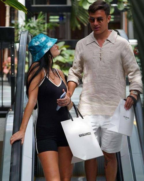 迪巴拉与女友街拍|尤文图斯|迪巴拉|懂球帝