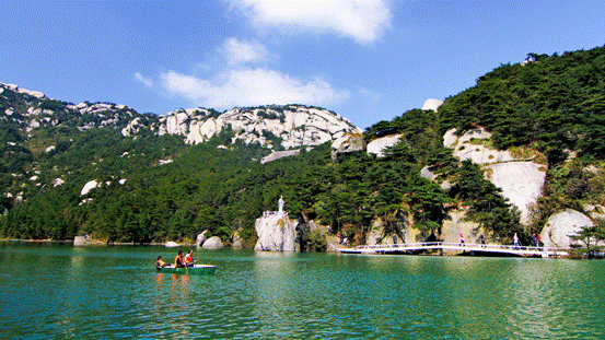 天柱山炼丹湖(图片来源:安徽省文化和旅游厅)