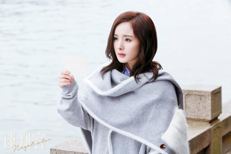 [杨幂][分享]190222 去年今日|《谈判官》发布"白色梦幻"海报及剧照