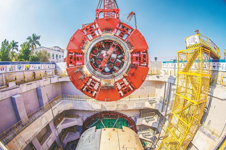 深江铁路珠江口海底隧道迎来关键性建设节点,盾构机"深江1号"刀盘成功