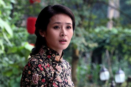 于明加饰演清纯女学生周芷兰