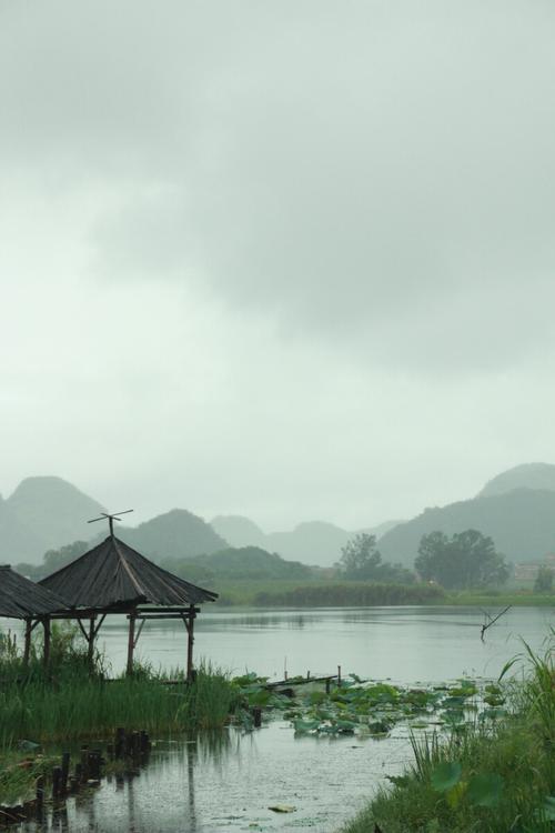 天青色等烟雨,而我在等你.