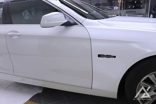 唐山宝马五系改色膜贴膜实体店亮白改珍珠白汽车贴膜改色
