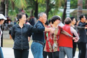 候鸟老人三亚就医三难报销难排队长专家少